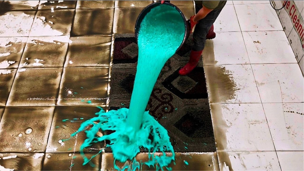 Dirty Carpet Cleaning with Plenty of Foam